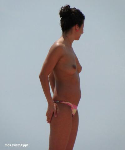 15P Spying on topless brazilian girlfriends at the beach