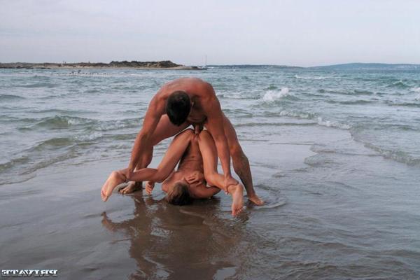 12P Slim blonde Cayenne Klein enjoys a great beach fuck