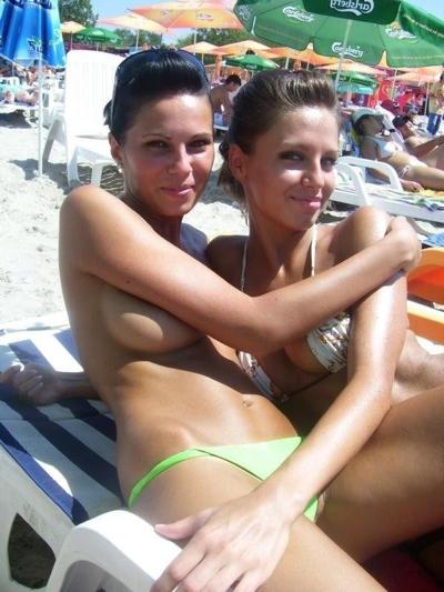 15P Watch these amateur nudists play at a public beach