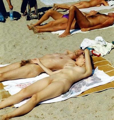 15P Hot nudist girls make this nude beach even hotter