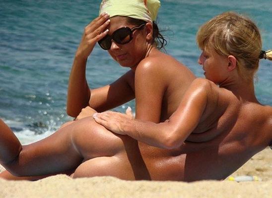 15P Naked couple give a show with their love of nudism