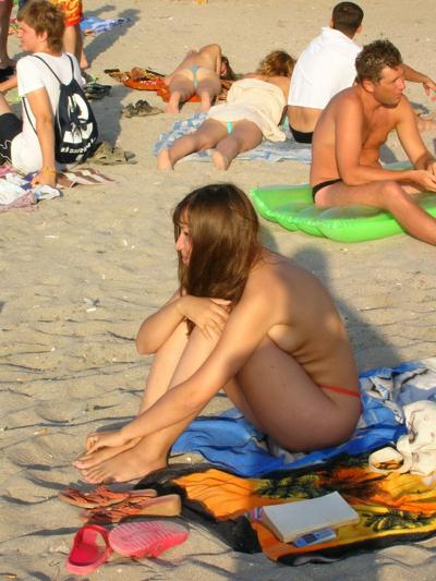 15P Blonde babe rubs her perfectly tanned nude body