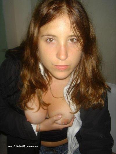 15P Amateur teen GF poses on beach in bikini and gives blowjob to BF