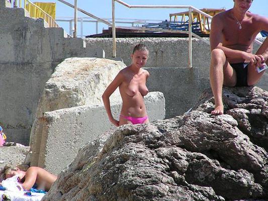 15P Two nudist friends get an even tan at the beach
