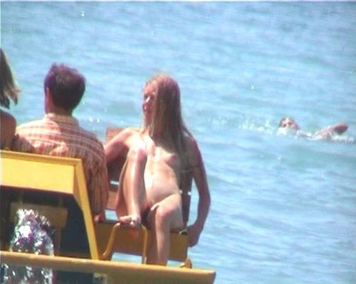 15P Achtung – wirklich unglaubliche FKK-Fotos und -Videos