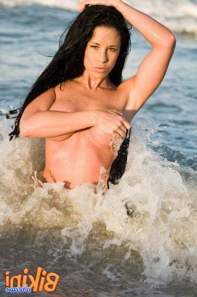 15P Brunette babe in a thong bikini at the beach