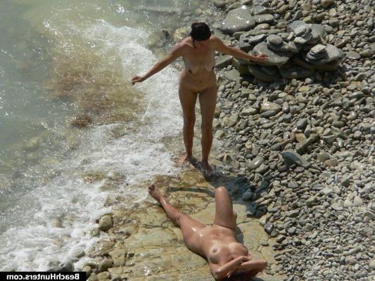 15P Amateur nude babes in public place