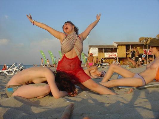 16P amateurs nude on public beach