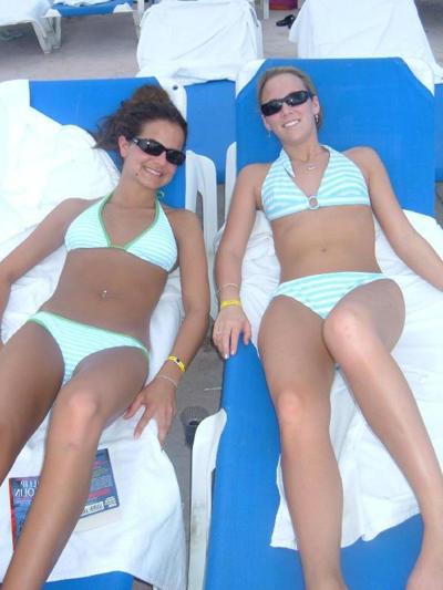 20P Schoolgirl hotties in tiny bikinis
