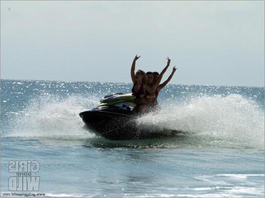 15P Babes on waverunners topless