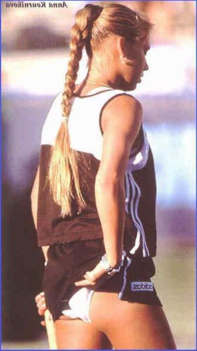 15P Sexy celebrity beach bunny Anna Kournikova nude