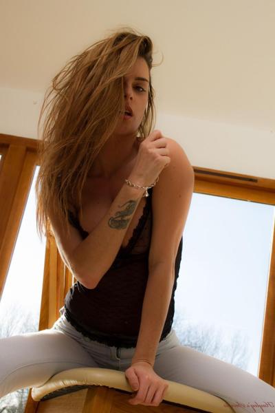 5P Beauty brunette in her tight jeans and sheer top