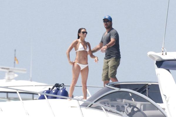 25P Eva Longoria en vacances en BIKINI en Espagne