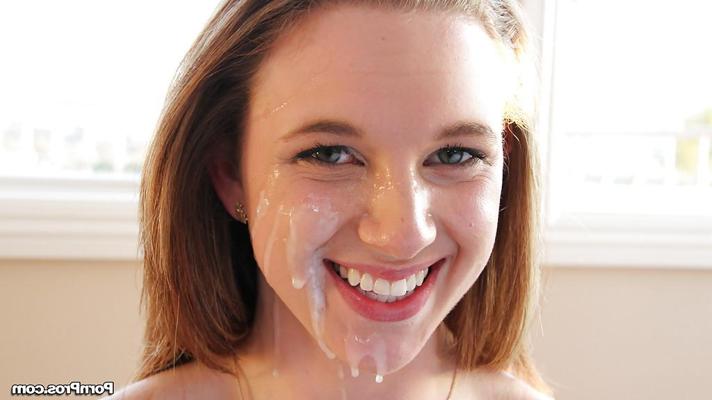 15P La superbe fille aux gros seins Brooke Wylde présente une incroyable pipe.