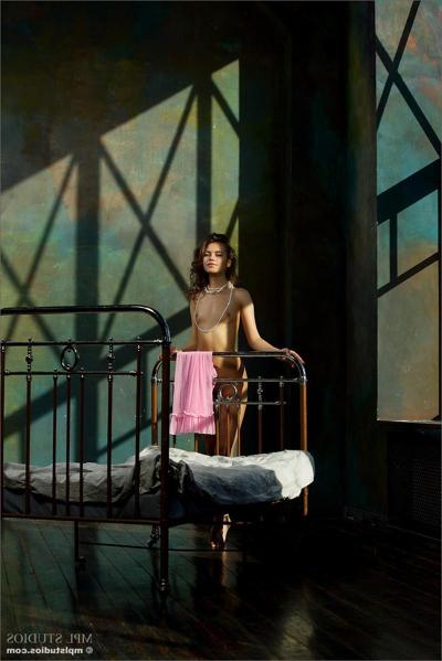 12P Beautiful brunette strips off skimpy dress in her bed