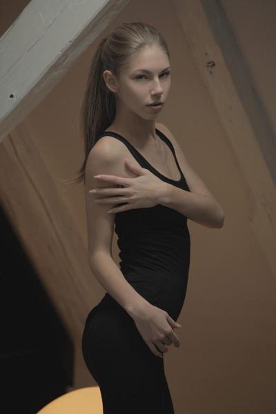 16P Beautiful skinny hottie