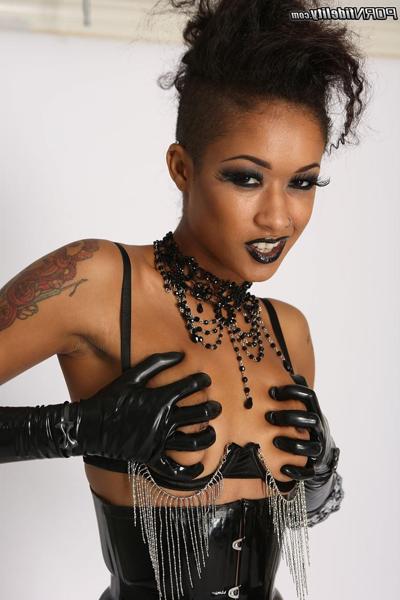 15P Skin Diamond at PornFidelity