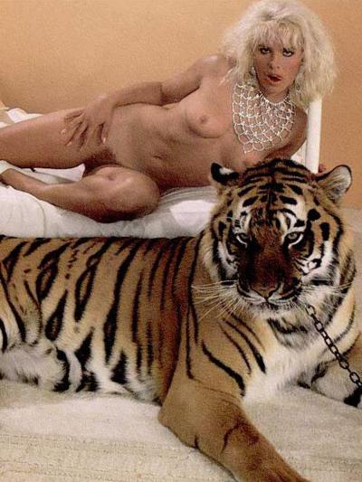 13P Vintage pornstar April West in retro action