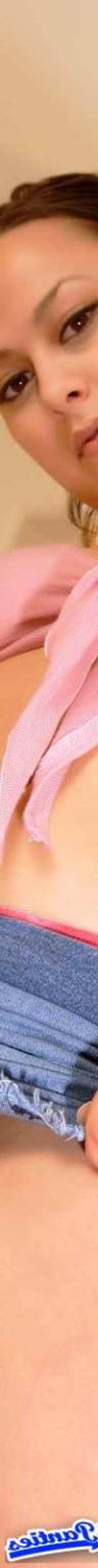 18P Daisy rose thong up skirt 