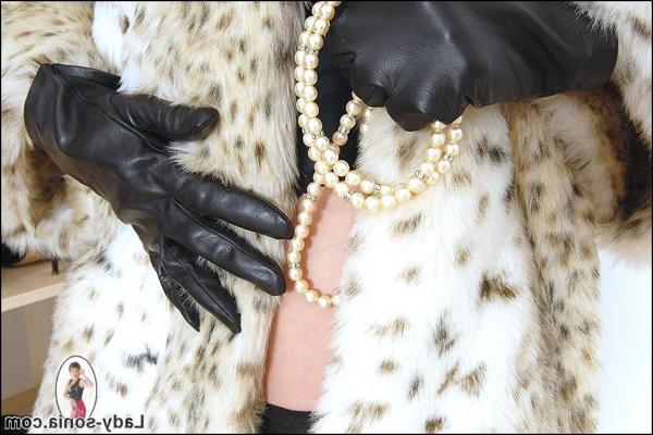 4P Fur leather and nylons mature vamp