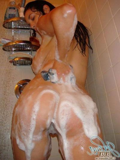 12P Jelena Jensen washing her voluptuous body
