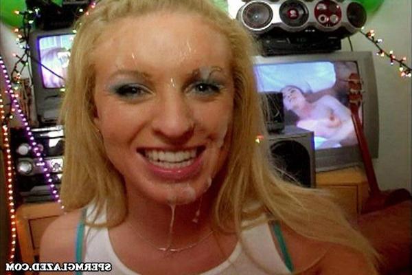 15P blonde dans une partie de sexe, profitez des pipes et de l'éjaculation faciale