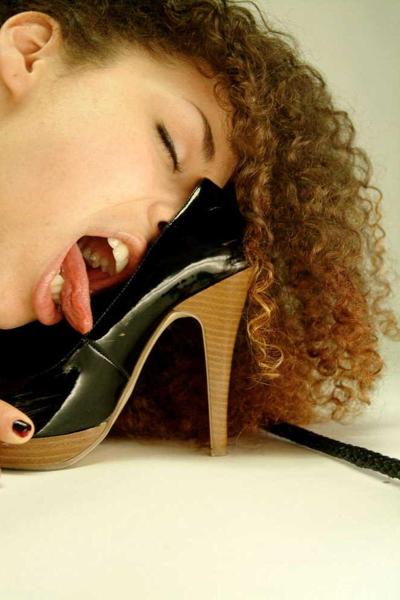 16P Kinky Zee Foot Fetish na buceta revelando meia-calça