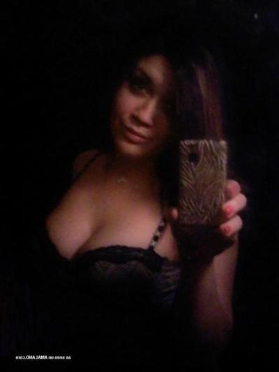 9P Selection of amateur heavy-chested chicks posing for the cam