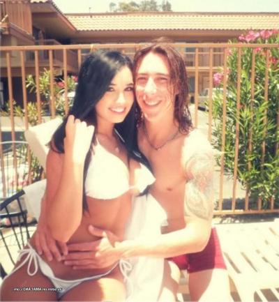 14P Camwhoring, fille à la poitrine lourde en bikini blanc