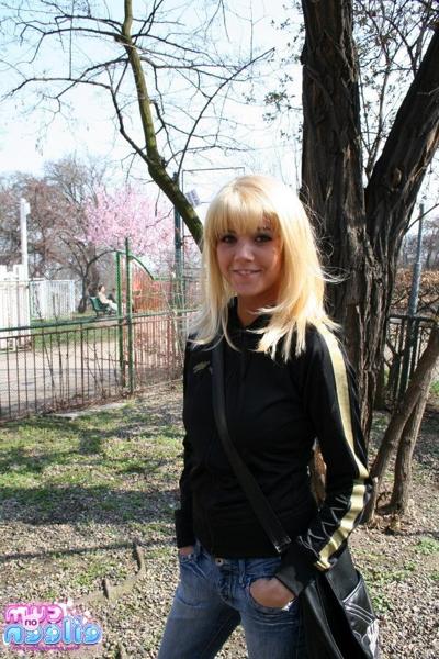 16P Busty blonde outside