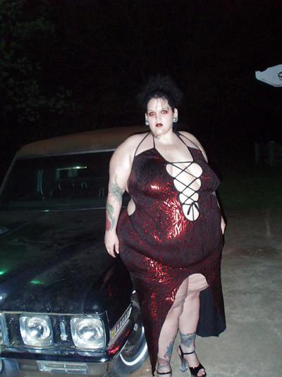 20P SSBBW with a real Forked Tongue poses with a Hearse