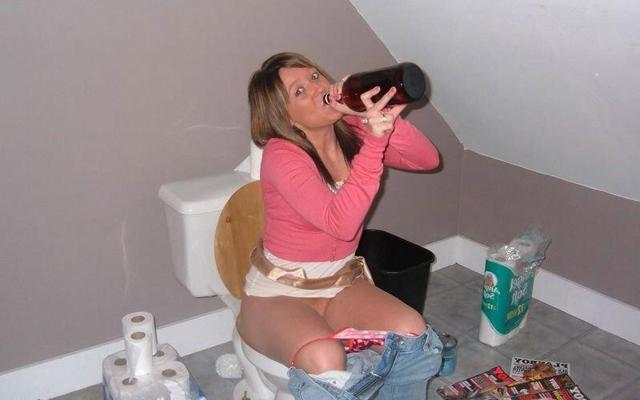 12P Amateurs pictures of real dirty girlfriends pissing