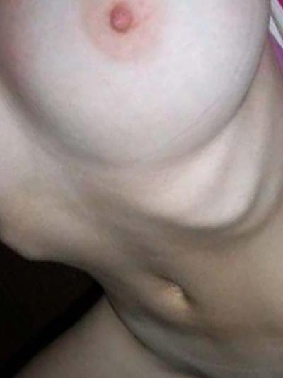 16P Pictures of an amateur heavy-chested babe in her room