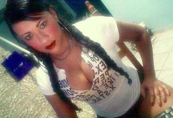 15P Compilation de photos de filles amateurs aux gros seins