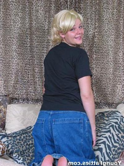 15P Cute blonde chubby teen posing