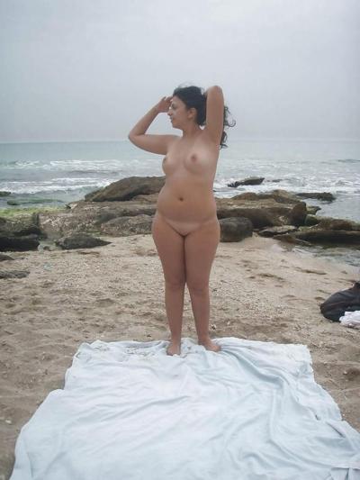 12P Chubby Milf at the beach!!!