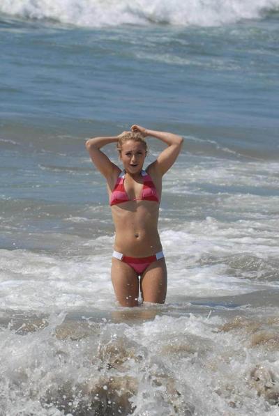 15P Hayden Panettiere celebrity in bikini at the beach pictures