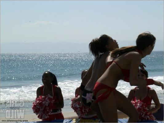 15P Sexy spring break babes in bikinis