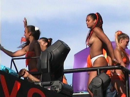 16P Chica de ébano salvaje en una fiesta de vacaciones de primavera