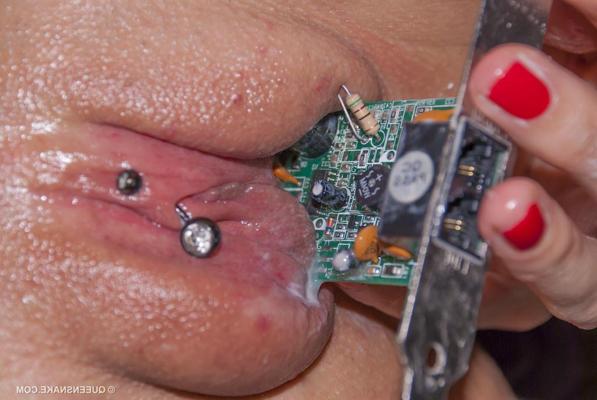 16P extreme and bizarre pussy insertions