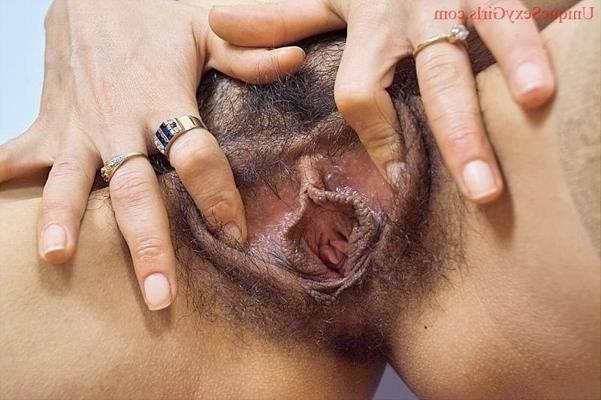 12P mature inserts lamp in her hairy twat
