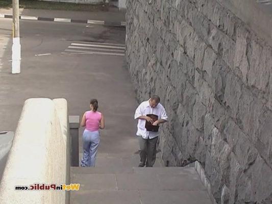 15P Off-putting public piss fail of a cutie who wanted to pee desperately