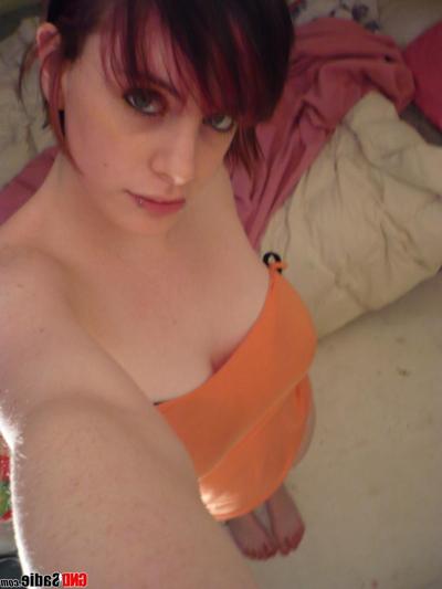 16P Alt punk girl Sadie strips in bedroom