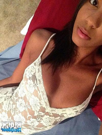 10P Sexy amateur selfies show her perky ebony titties
