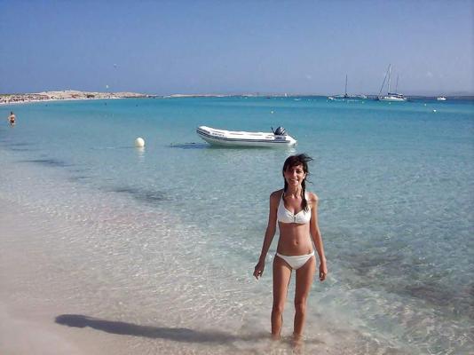 21P Hot italian brunette