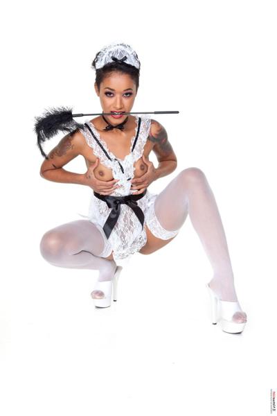 15P Skin Diamond in maid outfits and white stockings