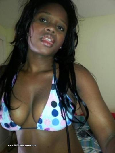 5P Des nanas amateurs en ébène taquinent leurs amants dans des selfpics pervers
