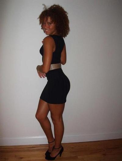 15P Black amateur chicks with awesome bodies posing