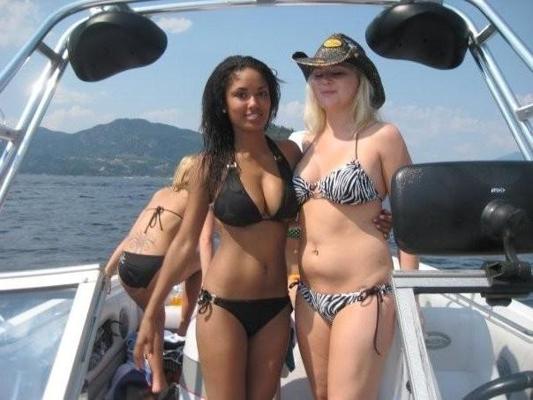 15P Ebony teen gfs posing for cell phone pics