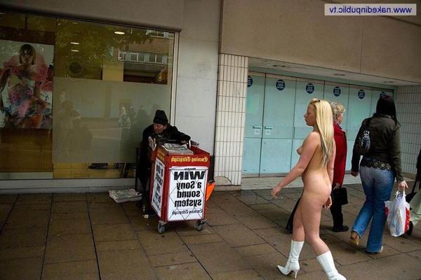 15P Nue en public